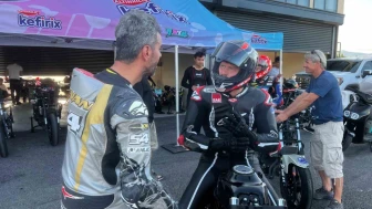 Milli motosikletçiler ve oyuncu Kıvanç Tatlıtuğ Kocaeli’de piste çıktı