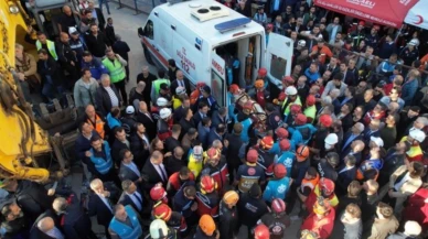 Gebze'de çöken binadan sağ olarak kurtarıldı