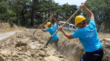 Geyve'de su kayıp ve kesintilerine neden olan içme su altyapısını yeniliyor