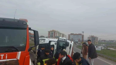 Tekirdağ’da virajı alamayan tır devrildi
