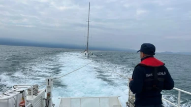 Kuşadası açıklarında motoru bozulan tekne kurtarıldı