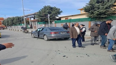 Silivri’de ışık ihlali yapan otomobil sürücüsü, motosikletle çarpıştı
