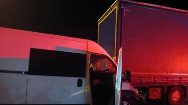 Edirne’de panelvan tıra çarptı: 1 ölü, 1 yaralı