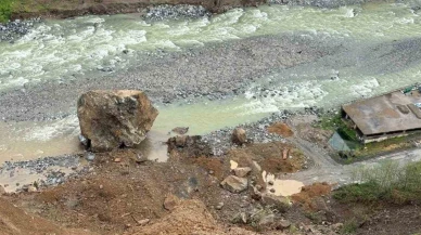 Ardeşen’de korkutan heyelan