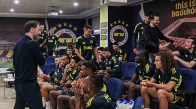 Domenico Tedesco, futbolcularla vedalaştı