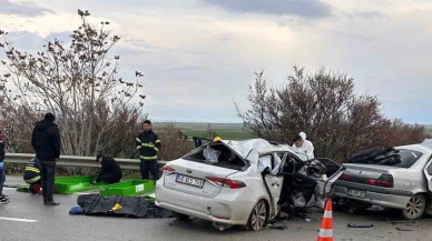 Polatlı’da iki otomobil kafa kafaya çarpıştı: 4 ölü