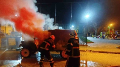 Seyir halindeki araç alev aldı