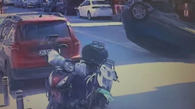 Otomobil park halindeki araca çarpıp takla attı