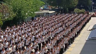 537 öğrenciden dev kaşık oyunu koreografisi