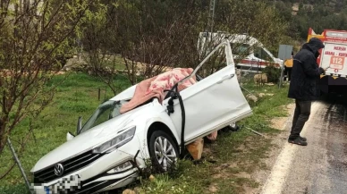 Mersin’de otomobil ile tır çarpıştı: 1 ölü, 2 yaralı