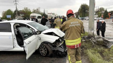 EDS tabelasına çarpan otomobilin sürücüsünü itfaiye kurtardı