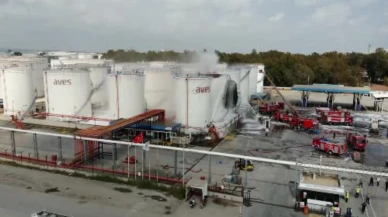 Mersin’de yağ fabrikasındaki yangın böyle görüntülendi