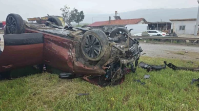 D100’da refüje çarpan cip takla attı:  4 yaralı
