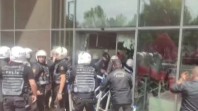 Cumhuriyet Halk Partisi binasında bulunan CHP’lilere müdahale başladı