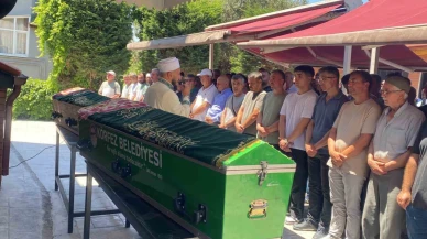 Tatil yolunda can veren anne ve kızı toprağa verildi