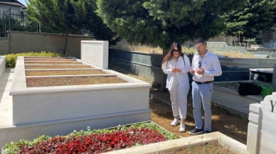 Kadir İnanır’ın kabri çiçeklerle donatıldı: Sevenleri yalnız bırakmadı