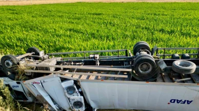 AFAD’ın beyaz eşya yüklü tırı devrildi: 2 yaralı