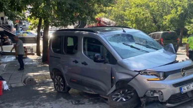 Bayrampaşa’da araca çarpan su tankeri devrildi: 1 kişinin yaralandığı kaza anı kamerada