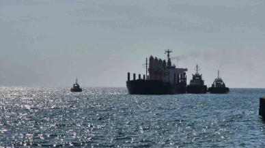 Karaya oturan gemi 4 gündür kurtarılmayı bekliyor
