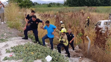 Kamyonet tarlaya uçtu: Sürücü yaralandı