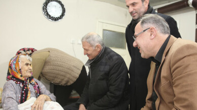 Evi yanan yaşlı kadına Adapazarı Belediyesi sahip çıktı