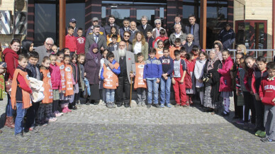 Minikler, dedeler ve ninelerle fidan dikti