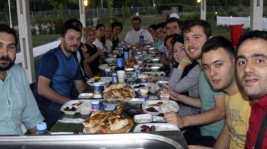 Sapanca Sanat Tiyatrosu iftar yemeğinde buluştu