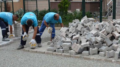 Kartepe’de parke tamiratlarına devam 