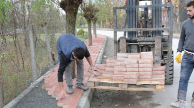 Kartepe’de kaldırım çalışmaları devam ediyor