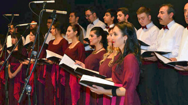 Kocaeli Büyükşehir’in THM Korosundan türkü ziyafeti