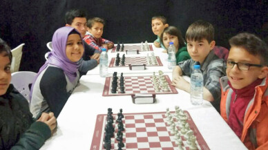 Satranç Ligi’nde öğrenciler mücadeleyi bırakmıyor