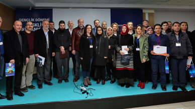 'İnsan hayatındaki boşluğu sosyal medya ile dolduruyor'