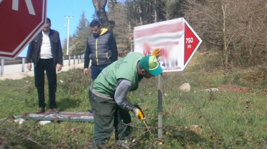 Kandıra'da izinsiz tabelalar kaldırılıyor