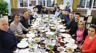 Arkadaşlarına veda yemeği verdiler