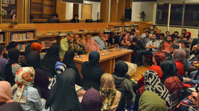 Kocaeli Büyükşehir Halk Kütüphanesi’nde yazarlar ve okurları bir gece geçirdi