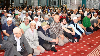 Hafız Bünyamin Topçuoğlu Göçmen Camii Cemaatiyle Buluştu