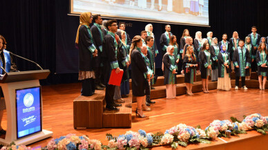 SAÜ Tıp Fakültesi Mezunlarını Verdi