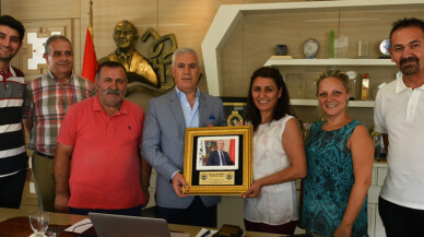 Bursa Kanser Derneği’nden Bozbey’e teşekkür plaketi