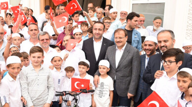 Camiye gelen hediyeyi kaptı