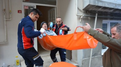 Bursa’da oy kullanmaya sedye ile taşındılar