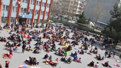 Esenyurt’ta minderini kap gel kitap oku etkinliği