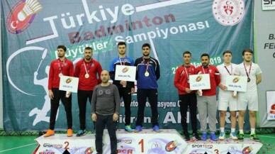 İhlas Koleji öğrencisi badmintonda Türkiye üçüncüsü oldu