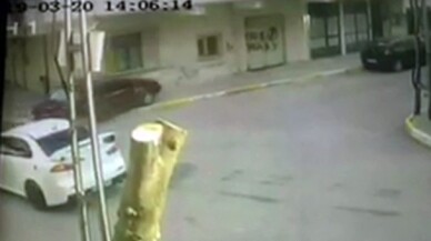 (Özel)Pendik’te iki aracın çarpıştığı kaza kamerada