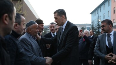 Bakan Selçuk’tan öldürülen müdür yardımcısının ailesine taziye ziyareti