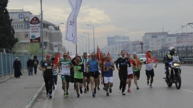 Bursa’da maraton koşucuları polis için 10 kilometre koştu