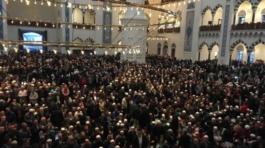 Büyük Çamlıca Camii’ne binlerce genç akın etti