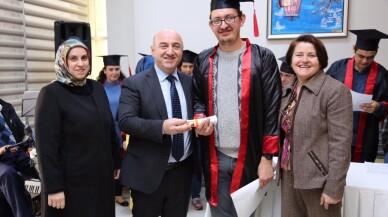 Darıca’da engelli vatandaşlar diplomalarını aldı