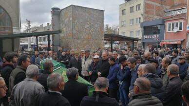 Düğün dönüşü kazada ölen iki kardeş toprağa verildi