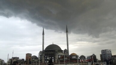 İstanbul’da sağanak yağış etkisini gösterdi