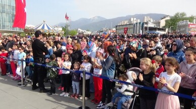 Jandarma konserine yüzlerce insan akın etti